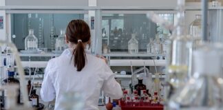 Ile zarabia lekarz chirurg?