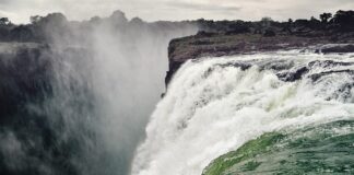 Na jaką głębokość zabetonować słupki?