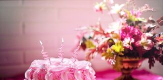 Z czego zrobić niebieski krem do tortu?