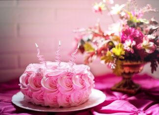 Z czego zrobić niebieski krem do tortu? Z czego zrobić niebieski krem do tortu?