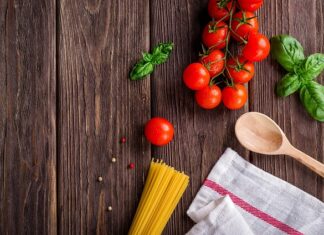 Jak ładnie ułożyć spaghetti na talerzu? Jak ładnie ułożyć spaghetti na talerzu?